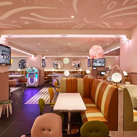 Hotel Mama Shelter Paris La Defense Puteaux