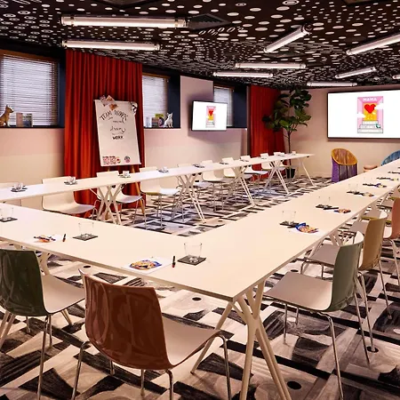 Mama Shelter Paris La Defense 3*