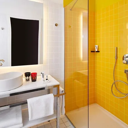 Mama Shelter Paris La Defense Otel 3*